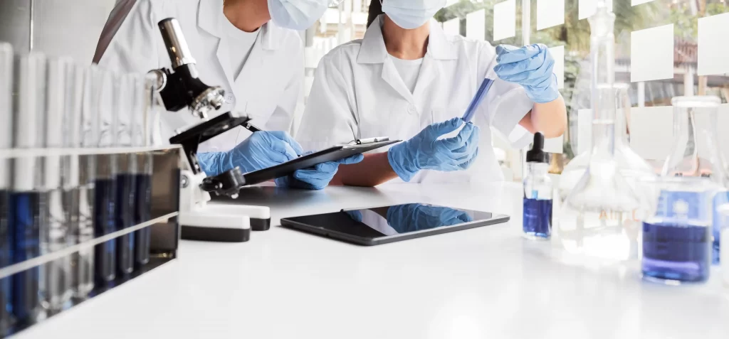 1-women-working-chemical-project-new-discovery