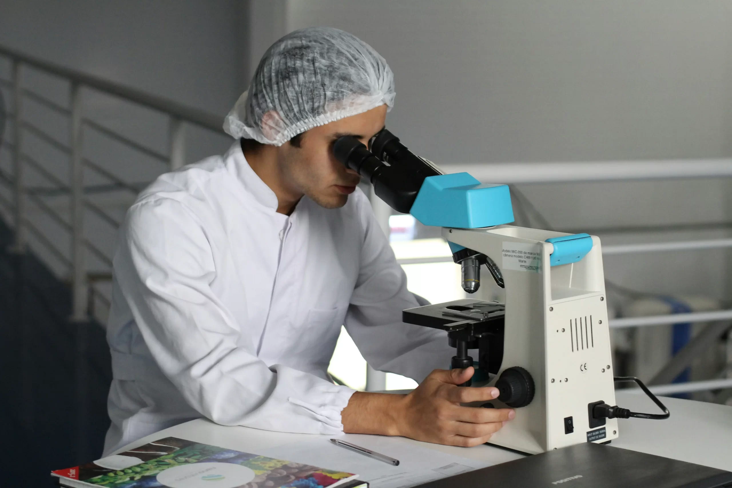 Multiplex Immunohistochemistry: Chromogenic vs. Fluorescent Techniques